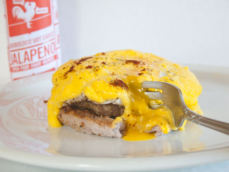 Adoboloco paiai venison benedict